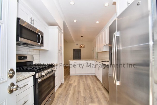 Building Photo - 1600 Vendola Dr