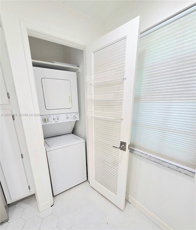 Foto del edificio - 4030 W Palm Aire Dr