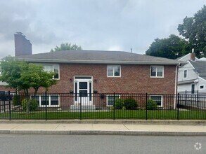 Building Photo - 45 Cedar St