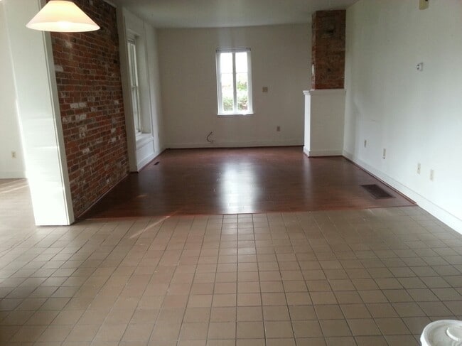 same room without furniture - 640 Quinnipiac Ave