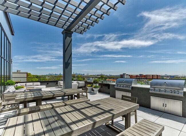 Salón SKye para residentes - TMD: Skye Lofts North