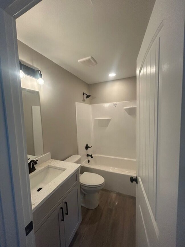 Foto del edificio - 2 Bed 2 bath new construction