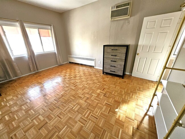Foto del edificio - 1259 Paterson Plank Rd