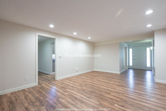 Foto del edificio - 15775 NW Oakhills Dr