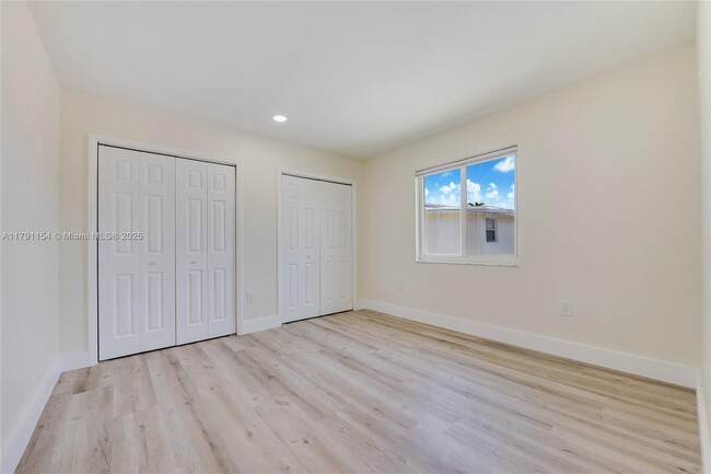 Foto del edificio - 2942 SW 25th St