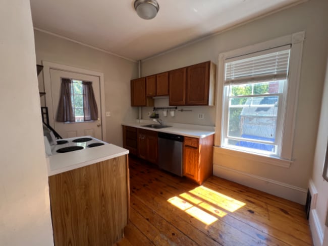 Building Photo - 322 Merrimac St