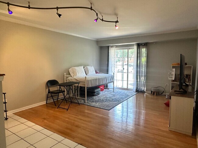 Foto del edificio - 1503 N Windsor Dr