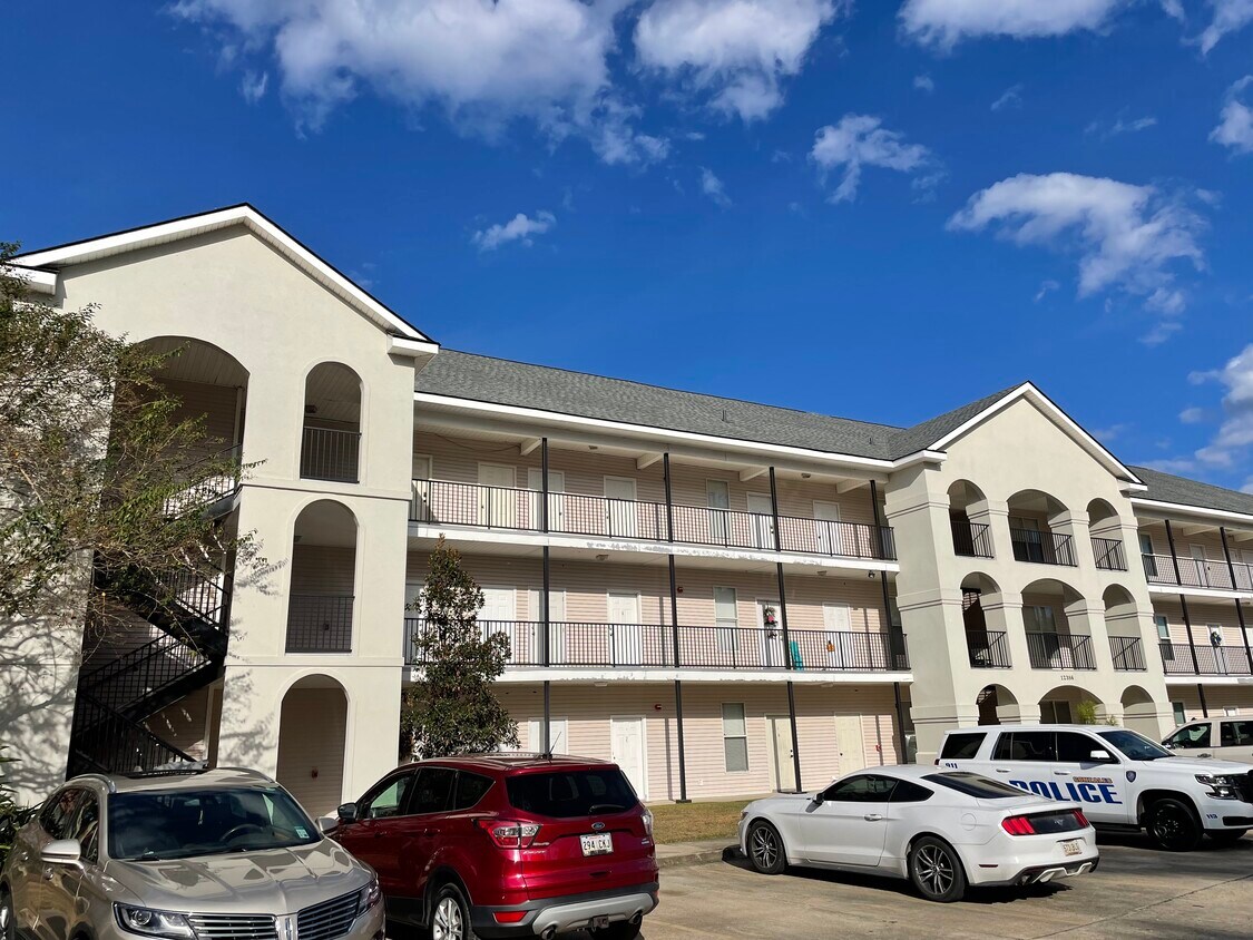 12386 River Highlands Dr Unit S, Saint Amant, LA 70774 Condo for Rent