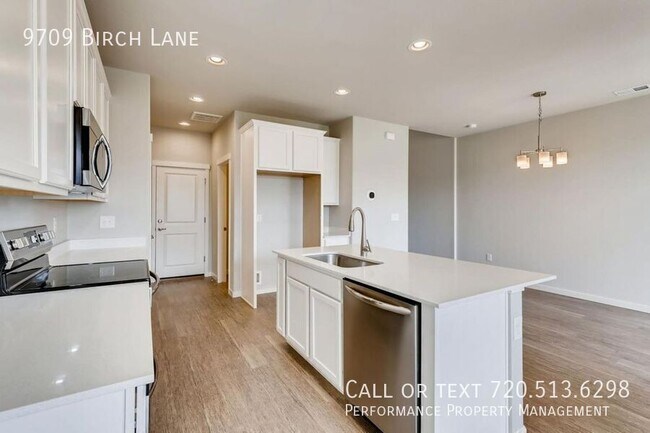 Foto del edificio - 9709 Birch Ln