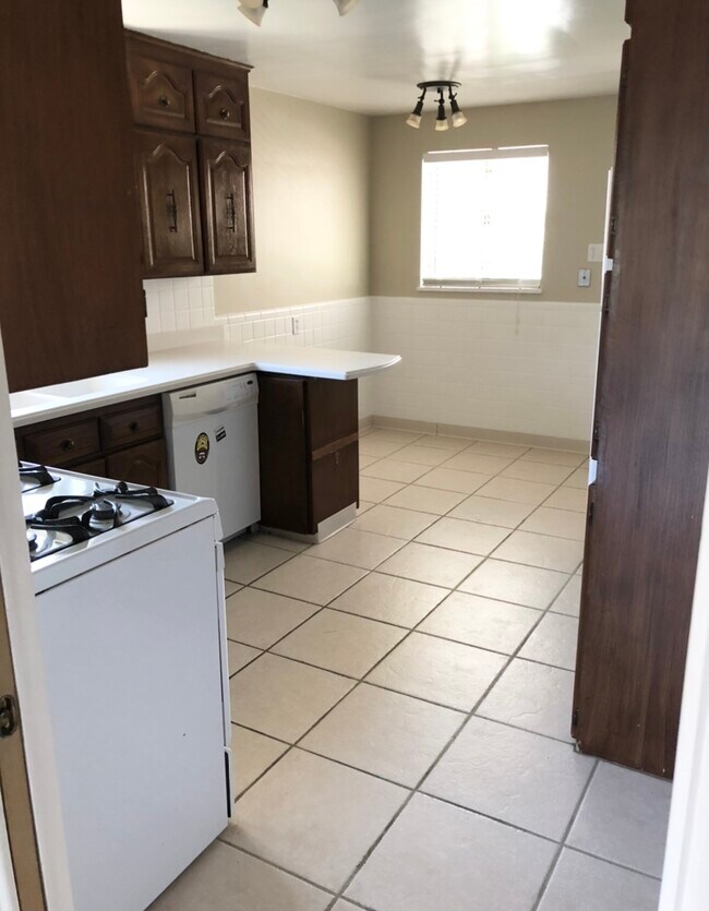 Kitchen - 71 Rand Ave