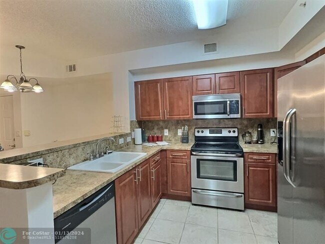 Foto del edificio - 7940 N Nob Hill Rd