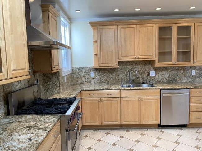 Foto del edificio - 3 bedroom in San Francisco CA 94116