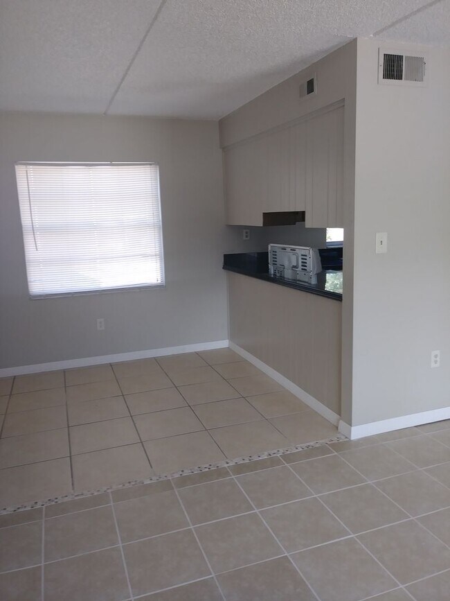 Foto del edificio - 1BR/1.5 BA Apt in Historic Downtown Eustis - Newly renovated