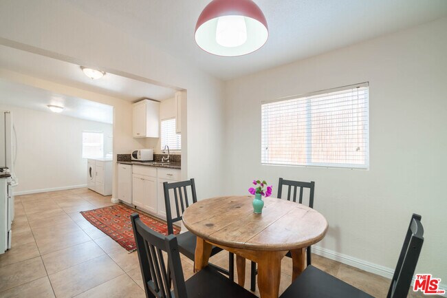 Foto del edificio - 1809 W 37th Pl