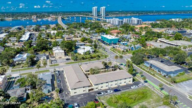 Building Photo - 400 Oakridge Blvd