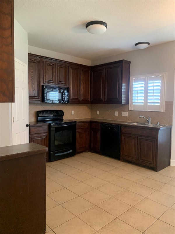 Building Photo - 10905 Braemoor Dr
