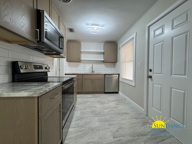 Building Photo - Charming 3-Bedroom Home Minutes from Eglin...