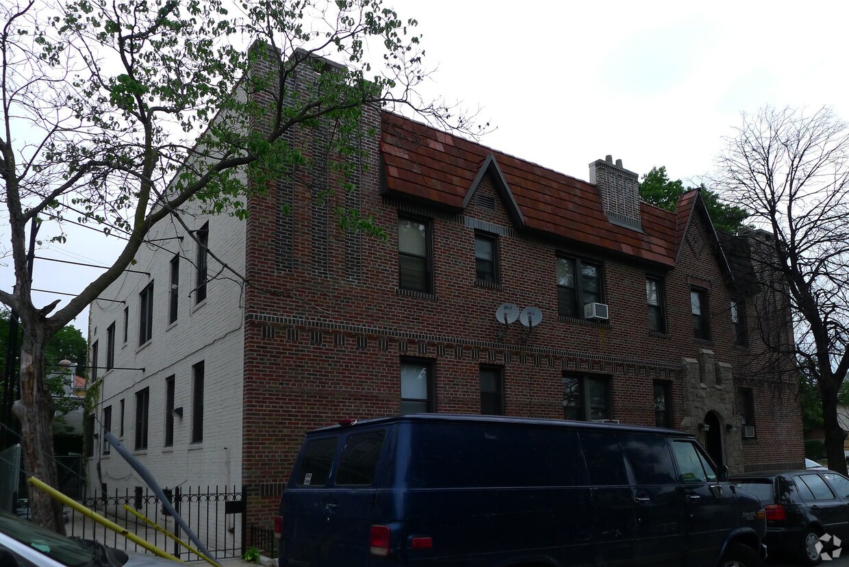 Building Photo - 84-14 Woodhaven Blvd