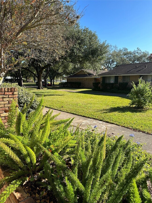 Foto del edificio - 16522 Diana Ln