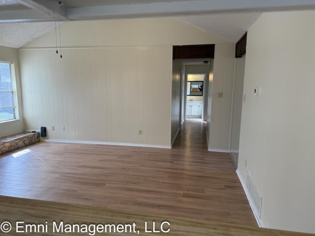 Building Photo - 1408 Garnet Rd
