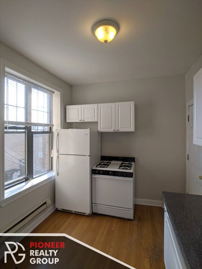 Foto del edificio - 721 W Barry Ave