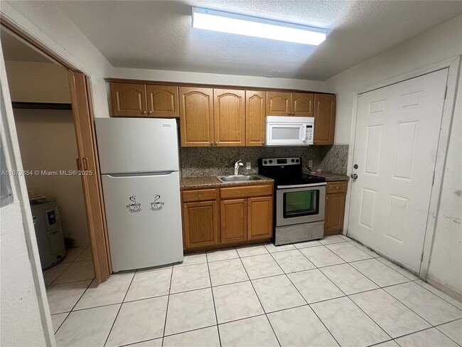 Foto del edificio - 163 NE 76th St