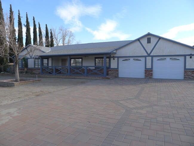 Beautiful home - 9342 E Avenue T6