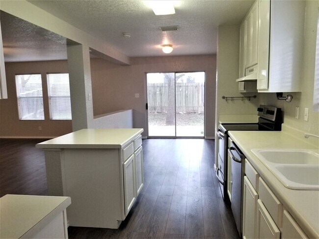 Building Photo - 5542 Spring Day