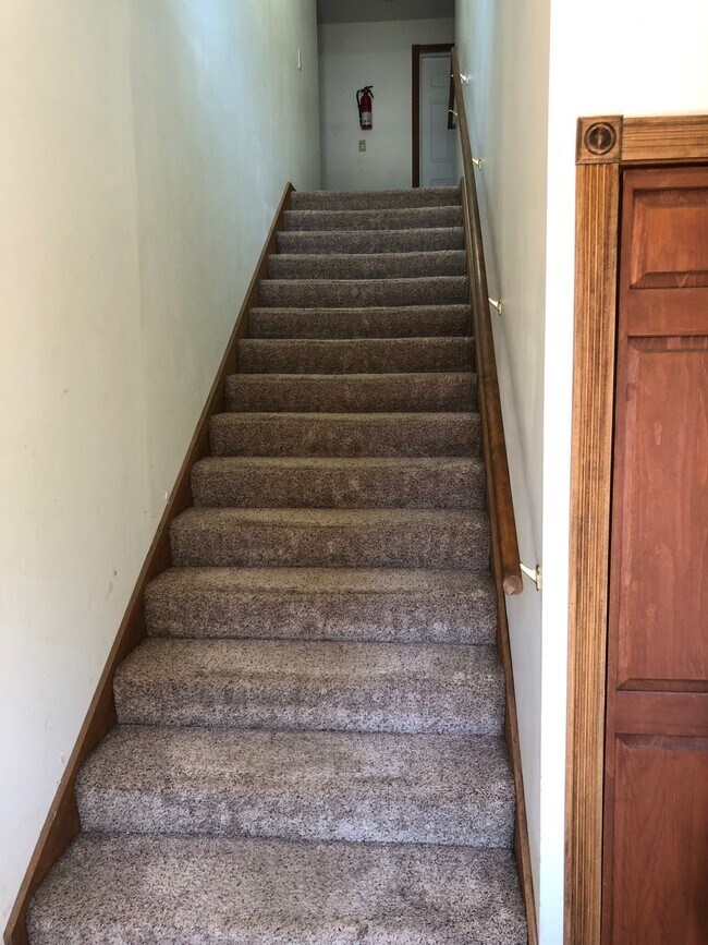 Foto del edificio - 686 Sebago Rd