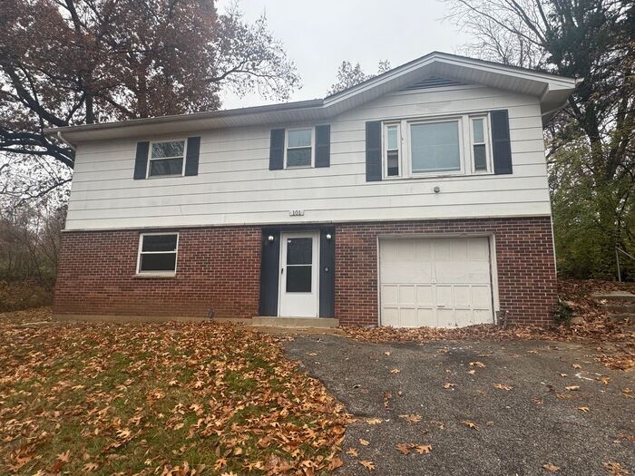 Primary Photo - 4 Bed/2 Bath Ranch