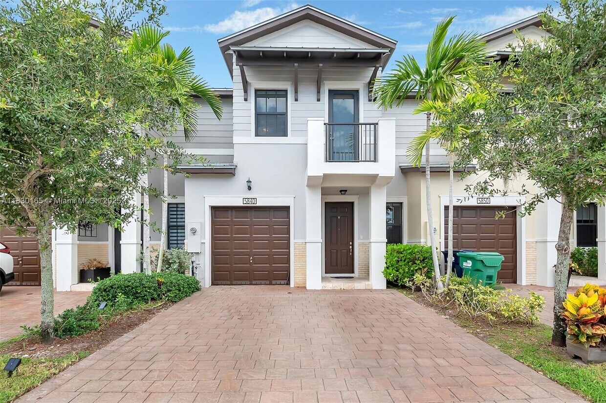 Foto principal - 5840 NW 104th Path