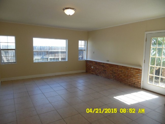 Building Photo - 307 Barracuda Ave