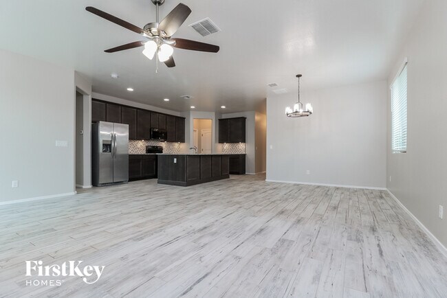 Foto del edificio - 17756 W Robin Ln