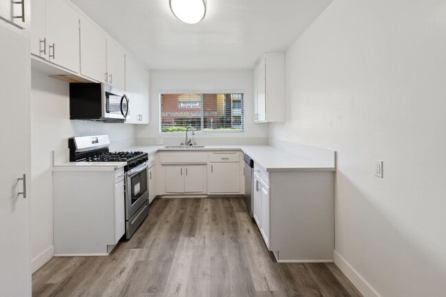 Building Photo - Addison Apartments