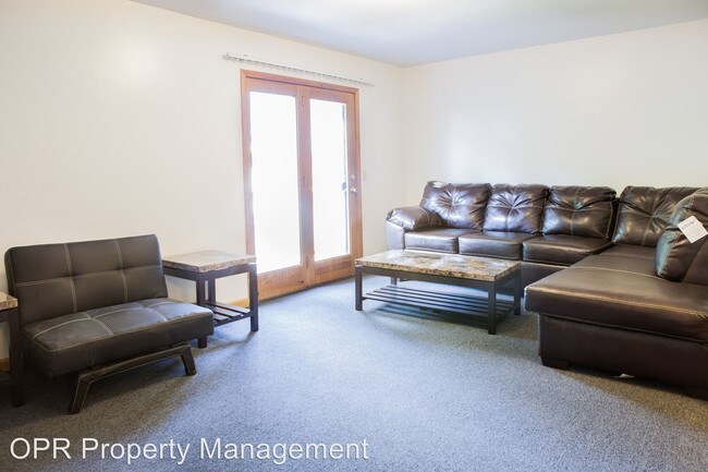 Foto del edificio - 6 br, 2 bath Room For Rent - 110 Comstock Ave