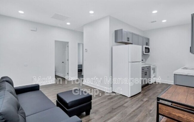 Building Photo - 698 Carmen Ave