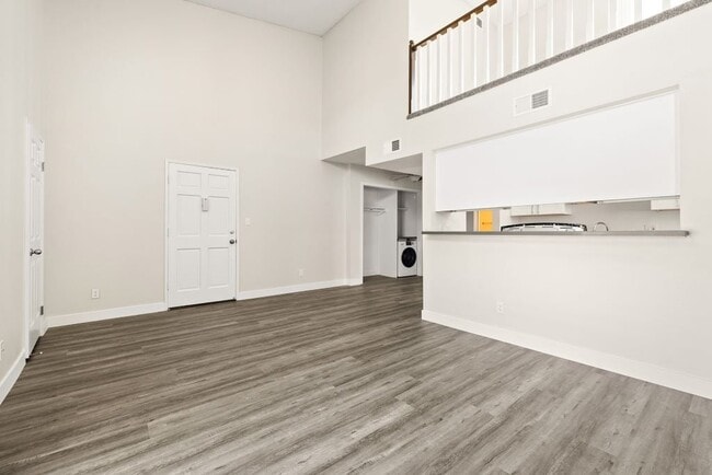 Building Photo - Chatsworth Plaza Apartments