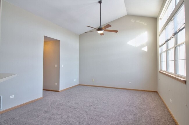 Building Photo - 2427 Sheehan Dr