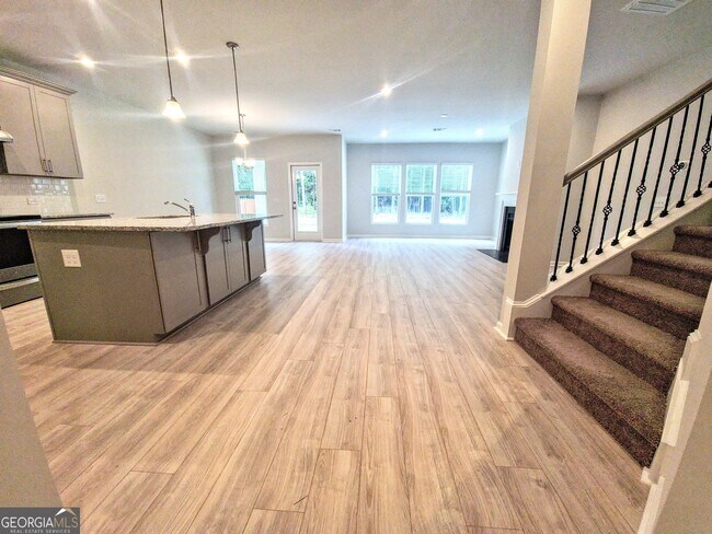 Foto del edificio - 579 Longleaf Dr