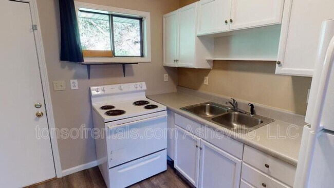 Building Photo - 343 Lily Pond Dr