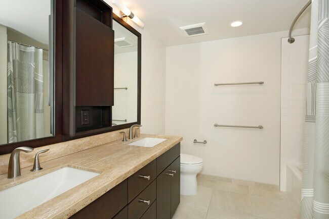 Building Photo - Luxurious Convenience in the Heart of Hono...