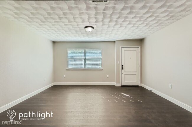 Building Photo - 3 br, 2 bath House - 2322 Monteleon Street...