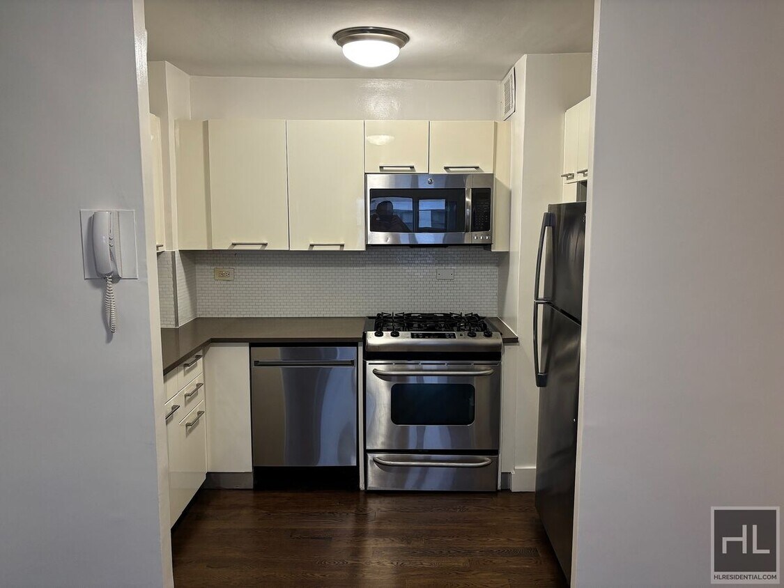 Primary Photo - EAST 63 STREET