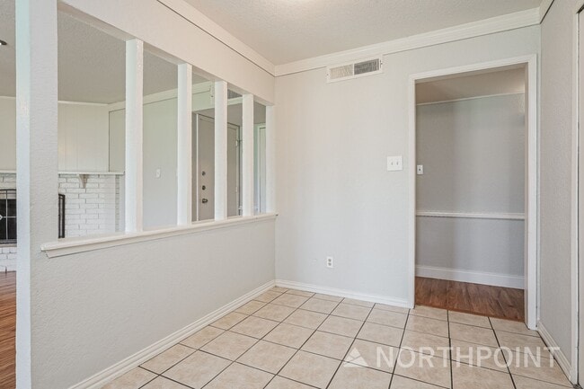 Building Photo - 3 BR/2BA | Newly Renovated Single Family Home |  Large Backyard|1- Car Garage!