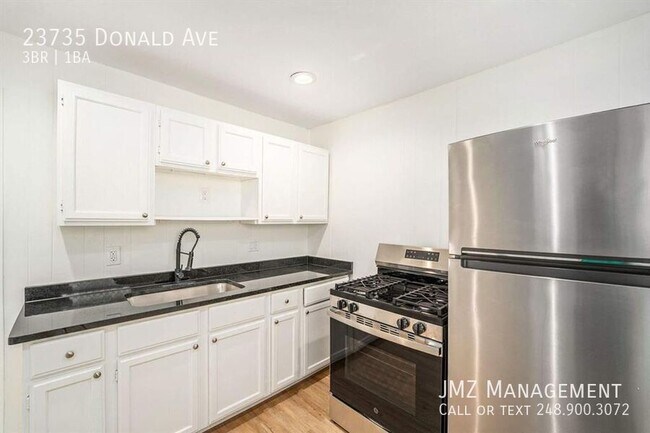 Foto del edificio - 23735 Donald Ave