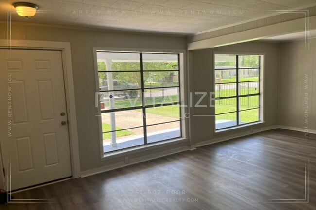Building Photo - Completely Remodeled 3 Bedroom/2 Bathroom ...