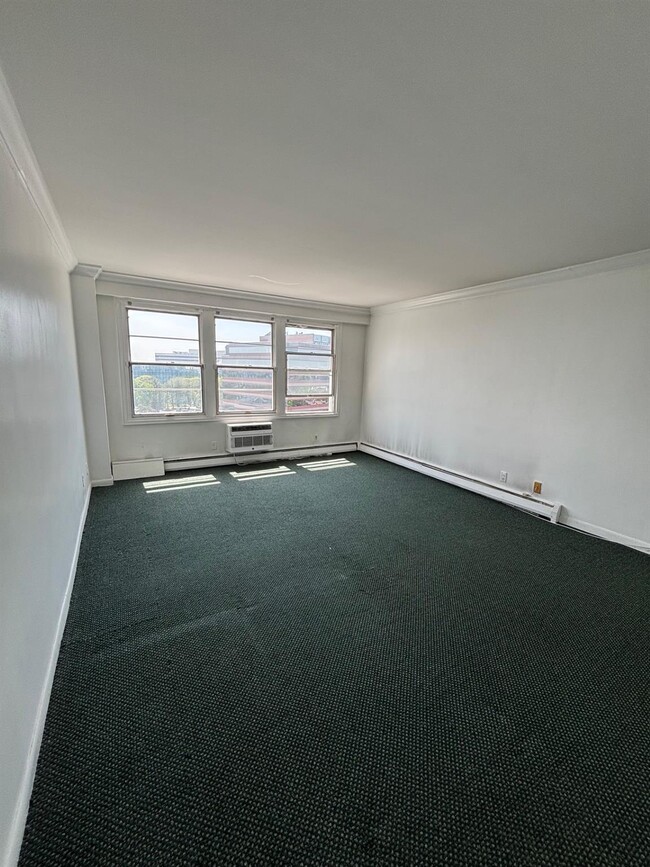 Building Photo - 30 Glenbrook Rd