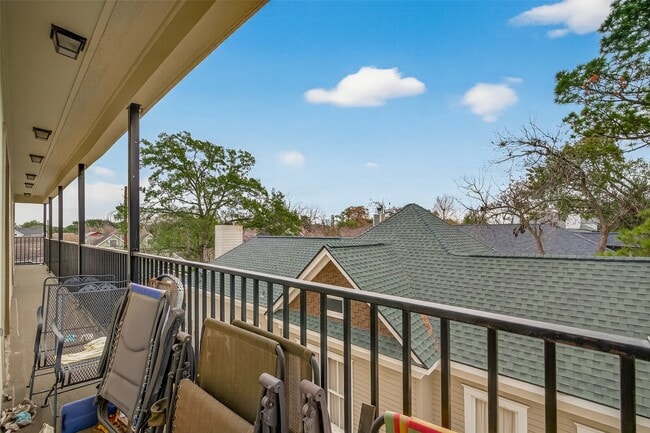 Building Photo - 1342 Rutland St