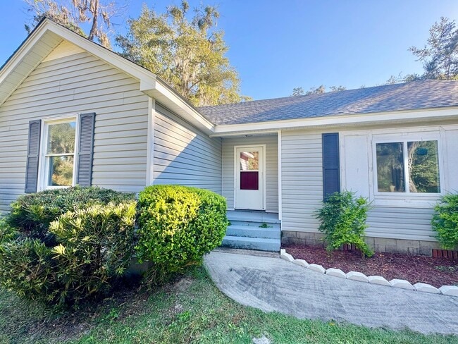 Building Photo - 1st month FREE!!! Midway Home Offering lots of space!!