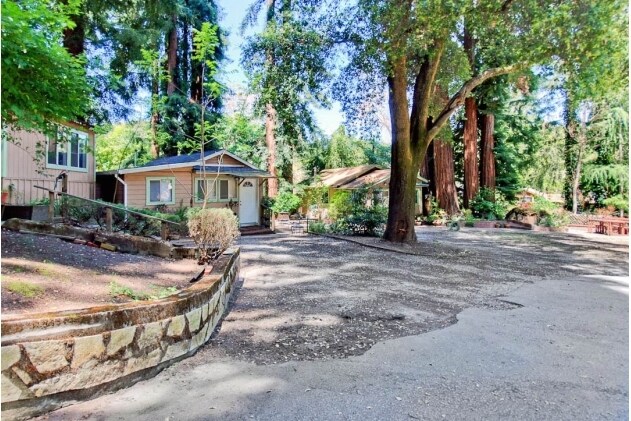Building Photo - 140 Hillside Ave
